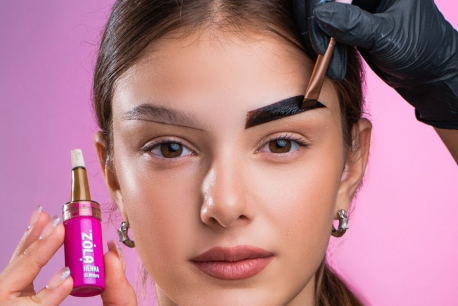 Чим краще фарбувати брови фарбою чи хною