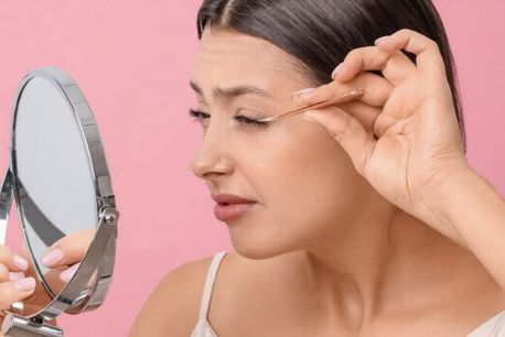 How to remove false eyelashes