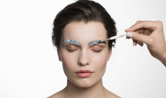 Чим краще фарбувати брови фарбою чи хною
