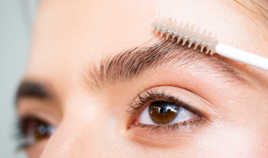 How to create a house-shaped eyebrow shape at home
