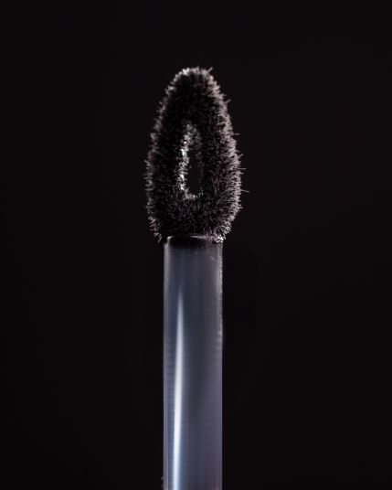 ZOLA x Valentina Lelyukh Liquid eyeshadow Silky Matte Tint 05 Black Velvet - 4
