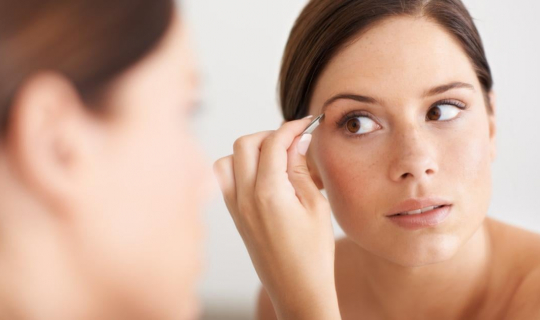 Почему выпадают брови и как это исправить
