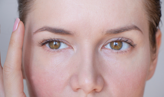 Почему выпадают брови и как это исправить