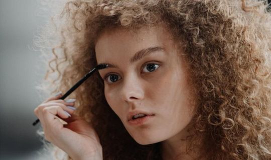How to get rid of dandruff on your eyebrows