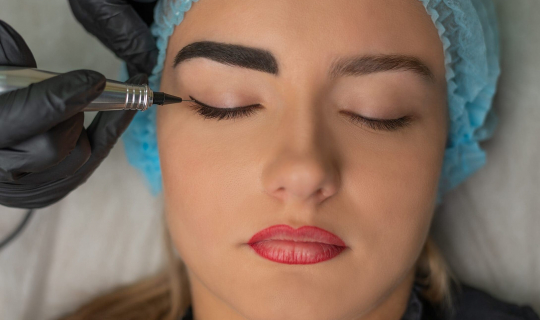 Скільки тримається перманентний макіяж брів