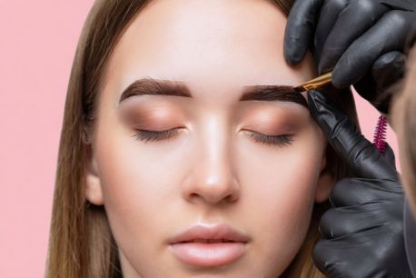 The influence of hormonal changes on the results of eyebrow and eyelash tinting