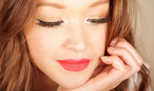 Eyelashes with a jellyfish effect