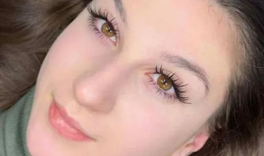 Eyelashes with a jellyfish effect