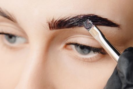 Why is it important to use high-quality tools for brow artists and laminologists?