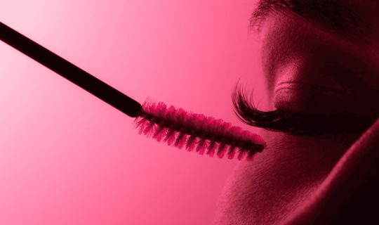 What is better eyelash extension or lamination